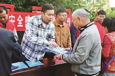 丁岗镇 深化法治与安全宣传，筑牢高质量发展根基